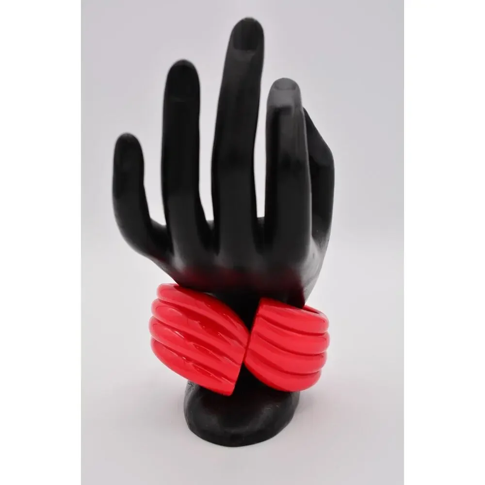 Vintage Bangle Bracelet Lucite Chunky Bright Red Coral Scalloped 70s 1980s Bin4
